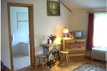 Polonia Privát Kopaniec, Exteriorul